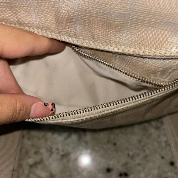 Chanel - Picture 3 of 9